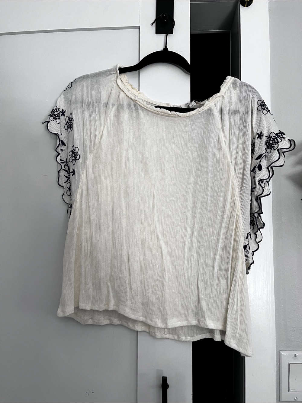 Umgee White Blouse with Navy Embroidered Flutter Sleeves